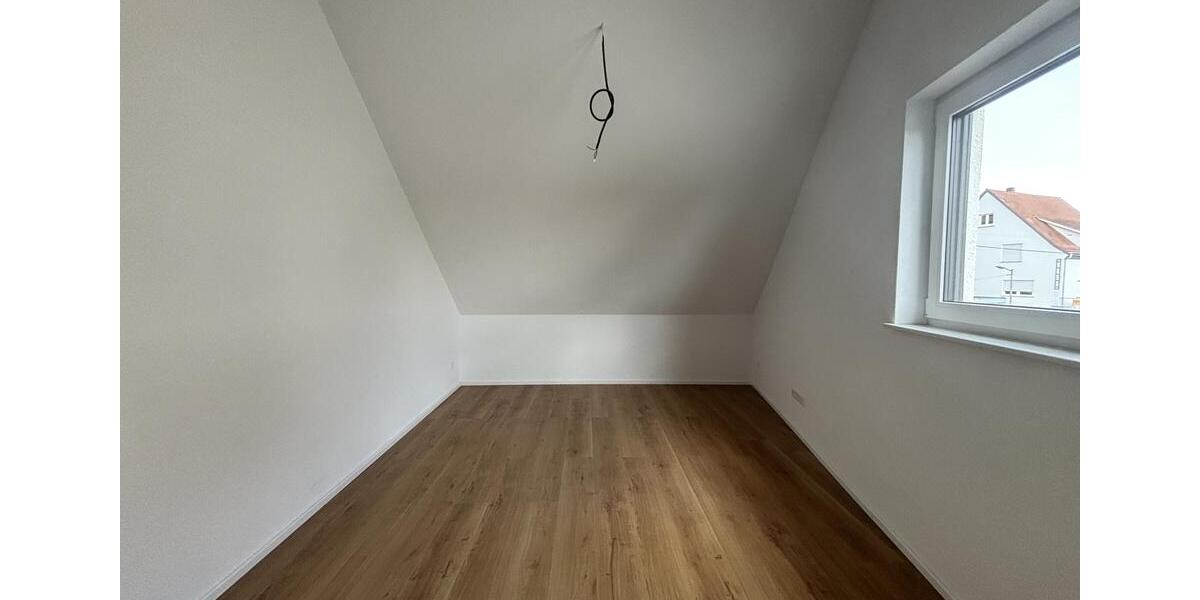 Etagenwohnung Ludwigsburg Hoheneck - 3.5 Zimmer, 90 m&sup2;, 1.350&euro; | Angebot:26234674