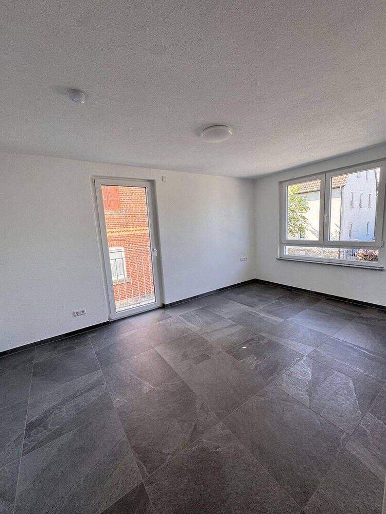 Neubau Sonnige, moderne 3-Zi.-Wohnung mit Balkon, Einbauküche und Stellplatz
