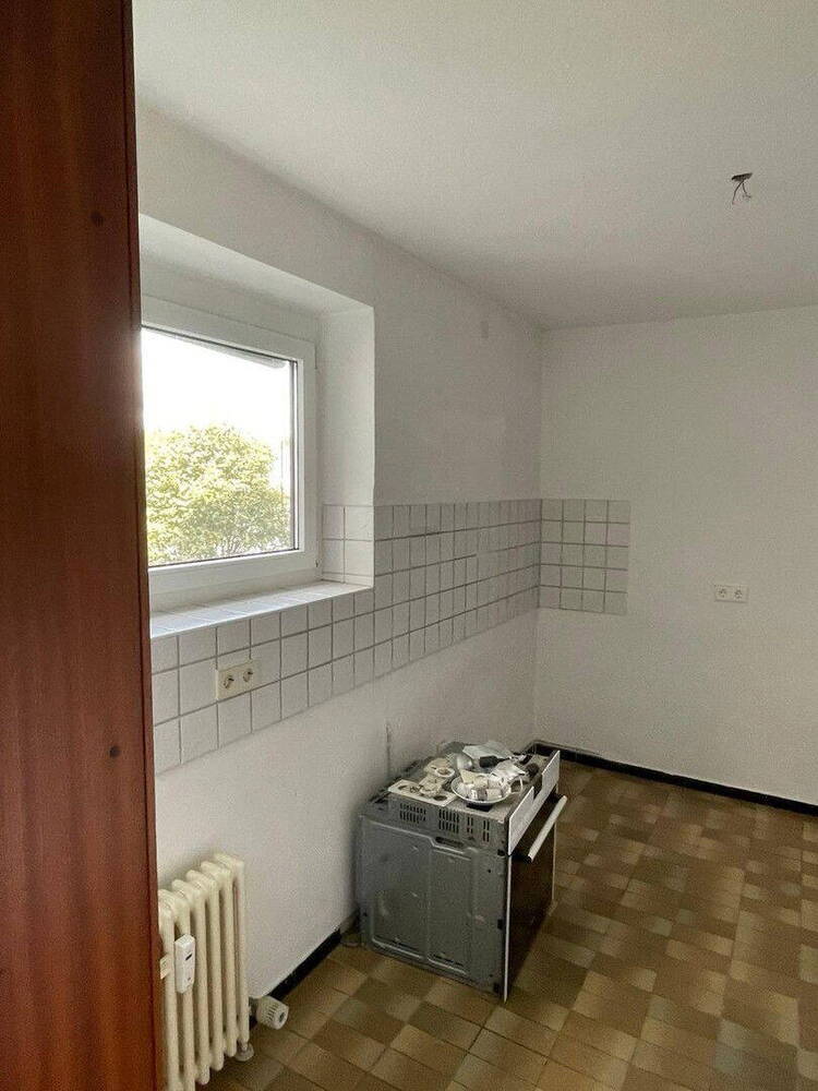 Bezugsfreie 4,5-Zi.-Wohnung mit Terrasse & Tiefgarage - im Grünen