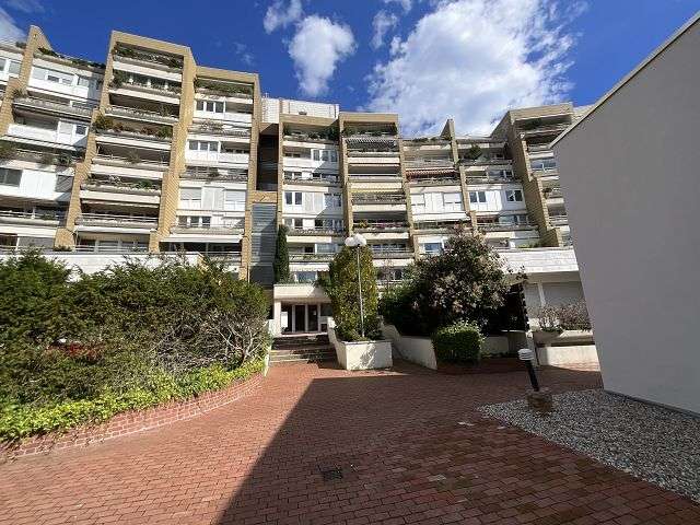 Wohnung zum Mieten in Böblingen 1.045 € 109 m² 4 zimmer