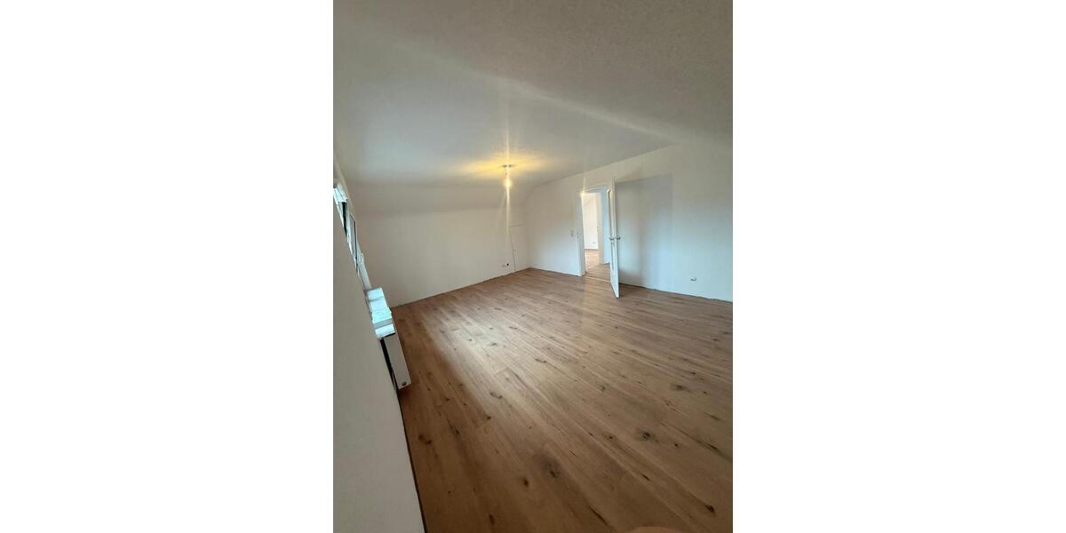 Dachgeschoßwohnung Ludwigsburg Eglosheim - 3 Zimmer, 47 m&sup2;, 890&euro; | Angebot:26234301