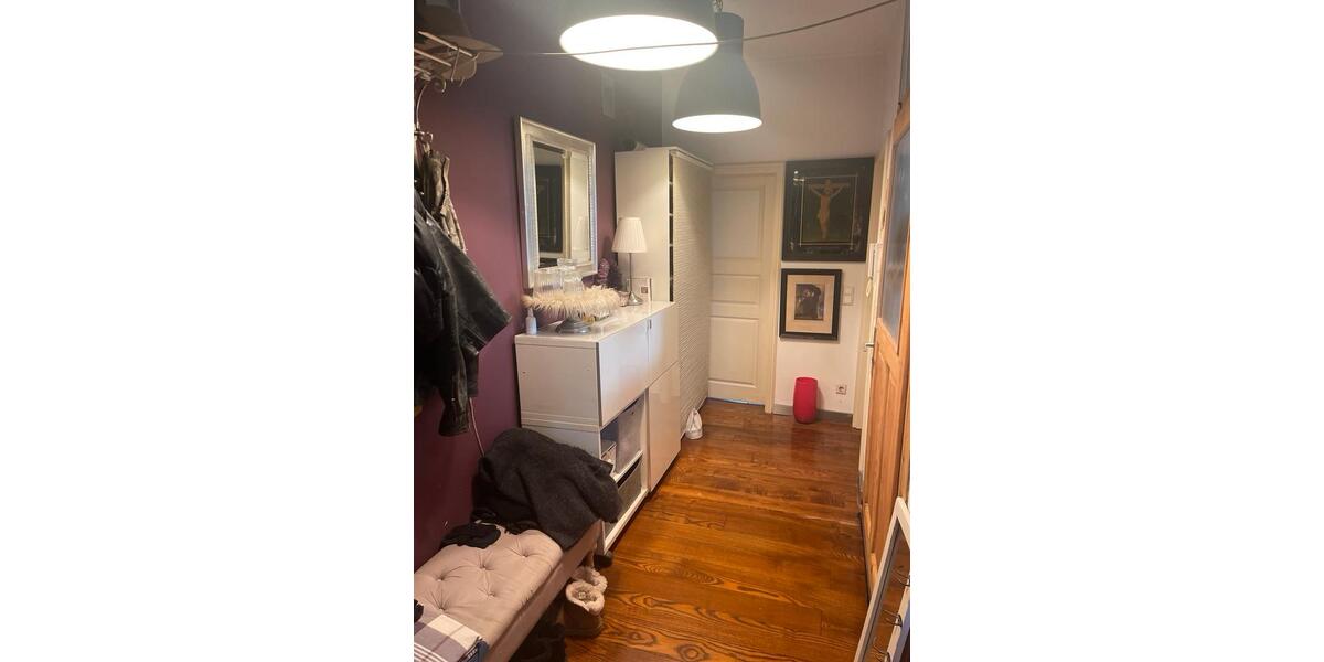 Etagenwohnung Stuttgart Luginsland - 4 Zimmer, 130 m&sup2;, 600&euro; | Angebot:25922271