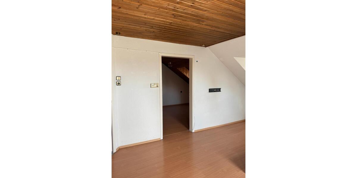 Dachgeschoßwohnung Stuttgart Bad Cannstatt - 3 Zimmer, 48 m&sup2;, 900&euro; | Angebot:26409398
