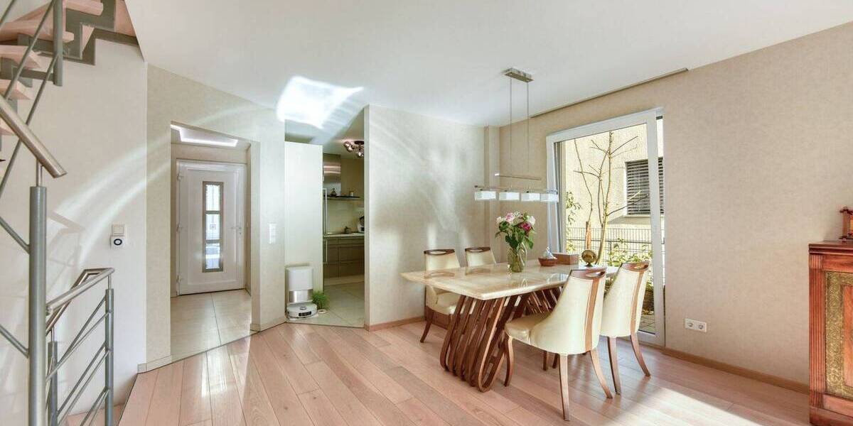 +++ 1-Fam.-DHH mit Garage, Stellplatz & Sauna - teilmöbliert inkl. EBK - ruhig, grün, gehoben - mind. 2 & max. 3 Jah... 5 zimmer