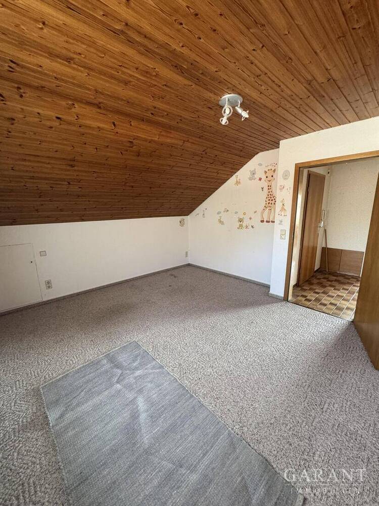 Solides Dreifamilienhaus bietet unendlich viele Möglichkeiten !