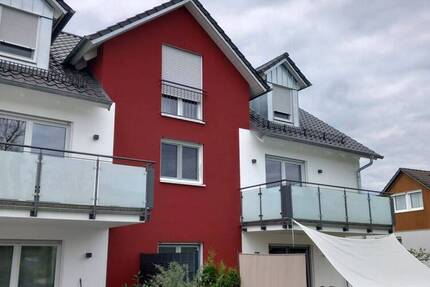 Hochwertige 4 Zimmer- DG- Wohnung mit Balkon und EBK