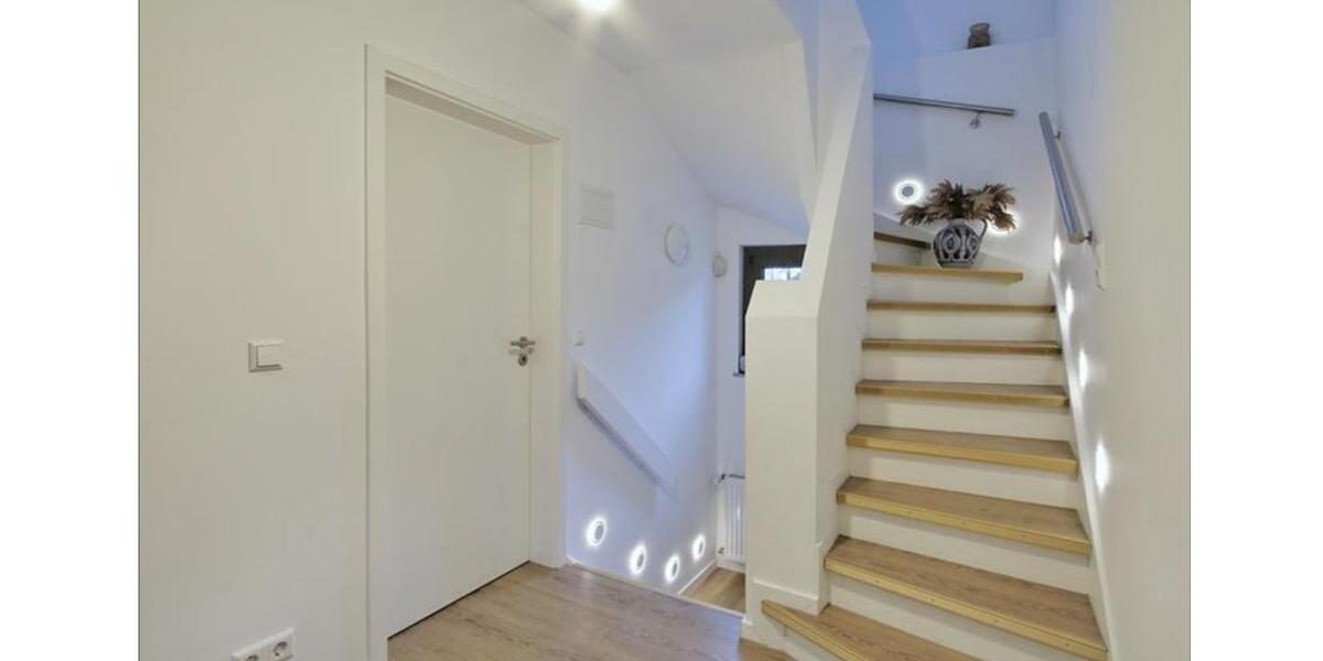 Stilvoll sanierte, vollmöblierte freistehende Stadtvilla+ Garten 8.5 zimmer