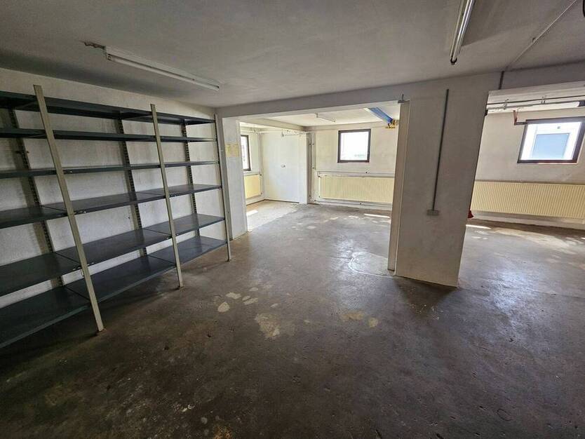 ++Haus mit 2 Wohnungen, Balkon, Küche und große Doppelgarage