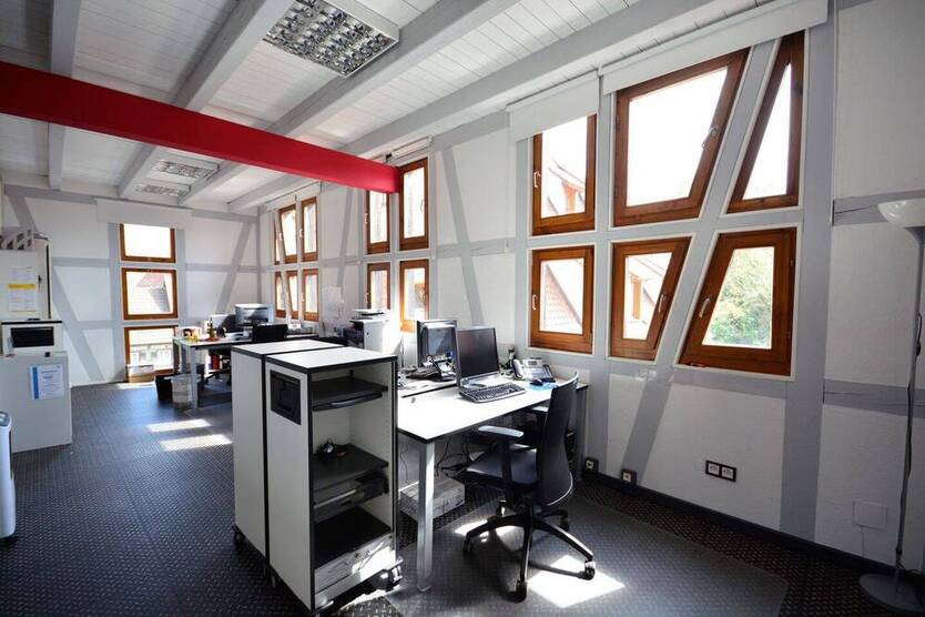 Moderne Arbeitsplätze und Büroraum in historischem Fachwerkgebäude - All-in-Miete