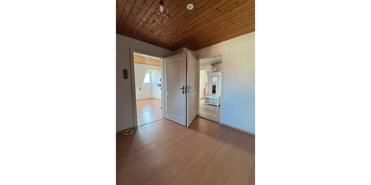 Dachgeschoßwohnung Stuttgart Bad Cannstatt - 3 Zimmer, 48 m&sup2;, 900&euro; | Angebot:26409398