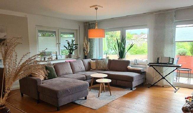 Außergewöhnliches Wohnambiente! Terrassenwohnung in Dreifamilienhaus mit Doppelgarage! 4 zimmer