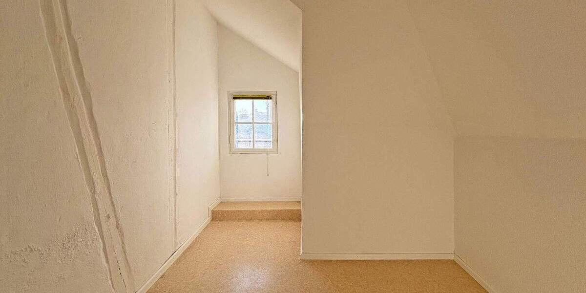 Etagenwohnung Stuttgart Sonnenberg - 4 Zimmer, 108 m&sup2;, 2.150&euro; | Angebot:25704687