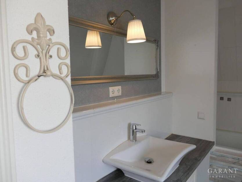 4 Zimmer-Altbau-Wohnung. Nicht nur zum Wohnen! Lebensfreude, Eleganz und Wohnstil gut vereint.