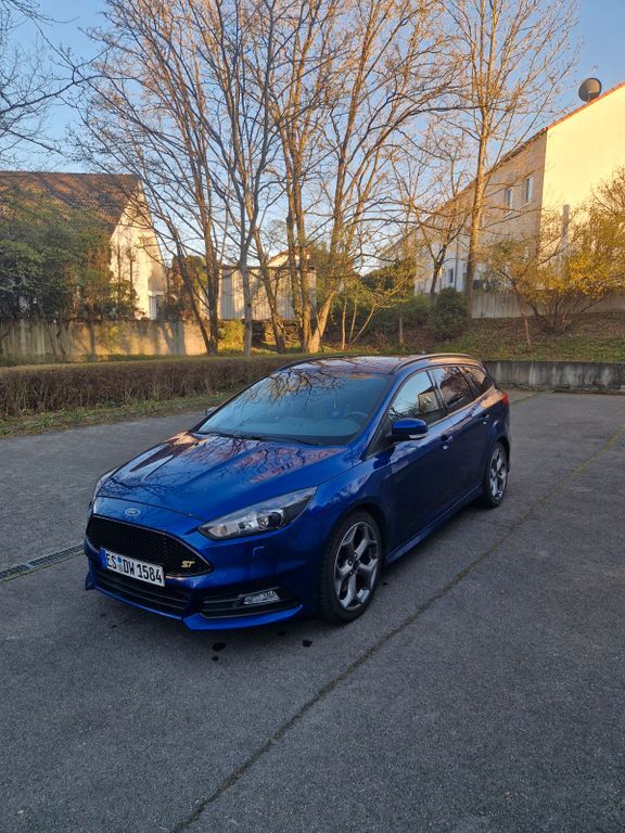 Ford Focus 114.700 km 13.200 € Esslingen am Neckar 73733