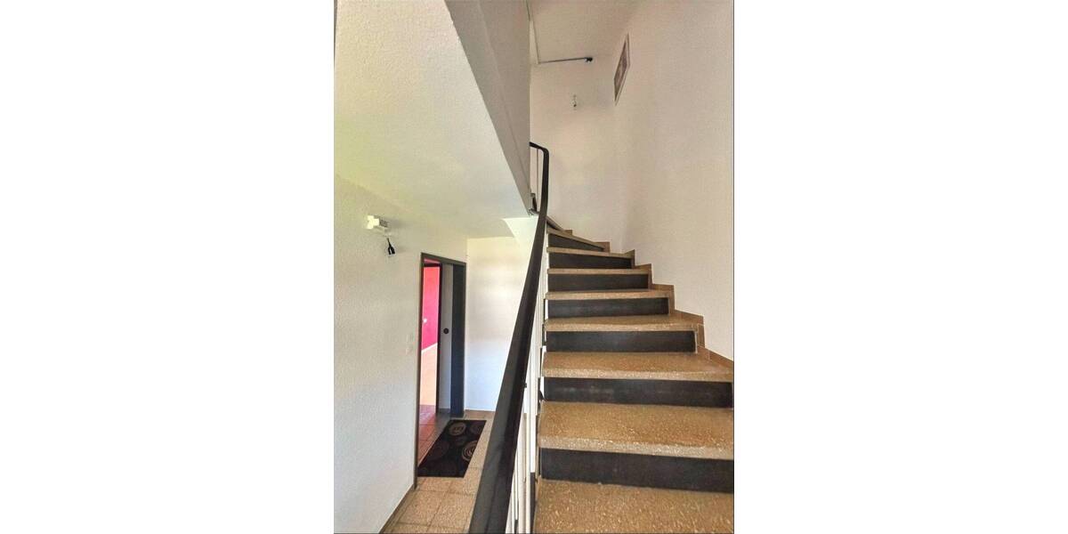 Reihenmittelhaus Sindelfingen Mitte - 7 Zimmer, 140 m&sup2;, 480.000&euro; | Angebot:26807364
