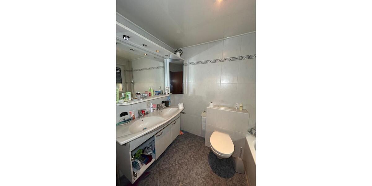 Einfamilienhaus Stuttgart Mühlhausen - 7 Zimmer, 185 m&sup2;, 650.000&euro; | Angebot:24756172