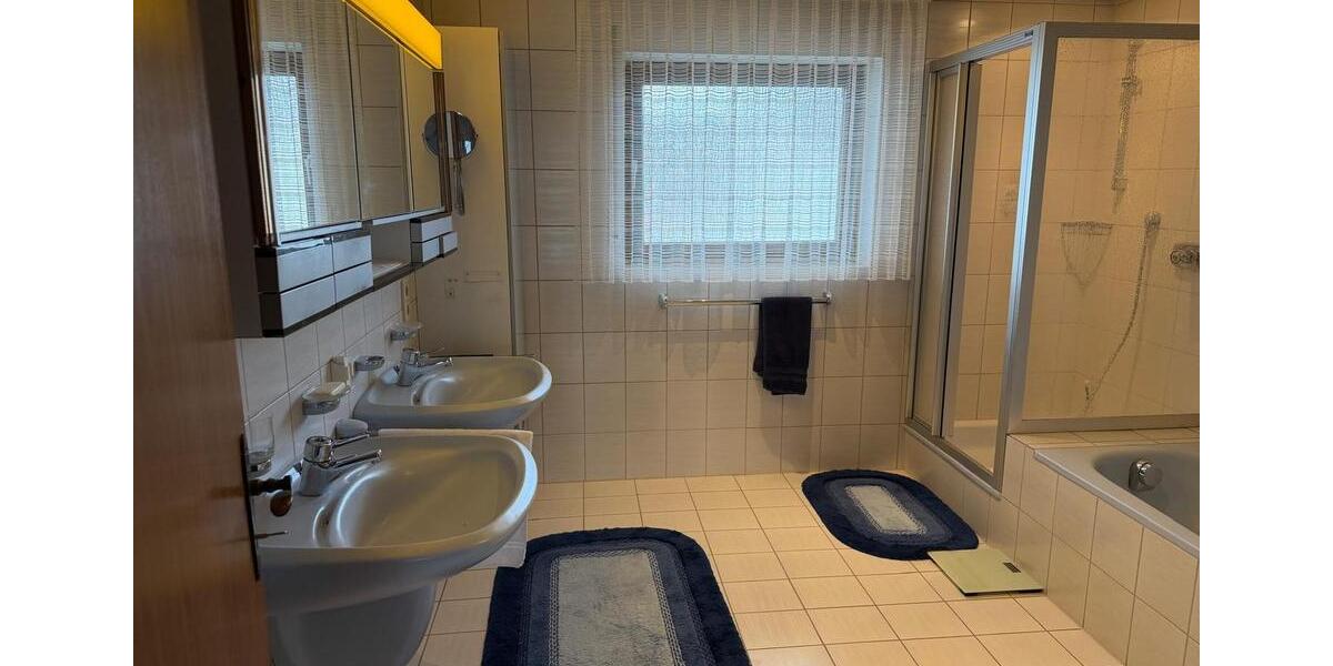 Doppelhaushälfte Sindelfingen Sindelfingen (Stadt) - 6 Zimmer, 240 m&sup2;, 2.650&euro; | Angebot:25975647