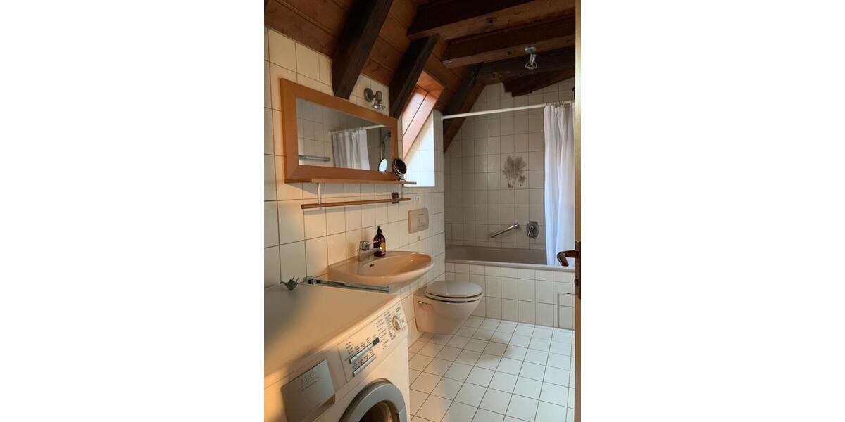 Dachgeschoßwohnung Ludwigsburg Hoheneck - 2.5 Zimmer, 70 m&sup2;, 219.000&euro; | Angebot:26844883