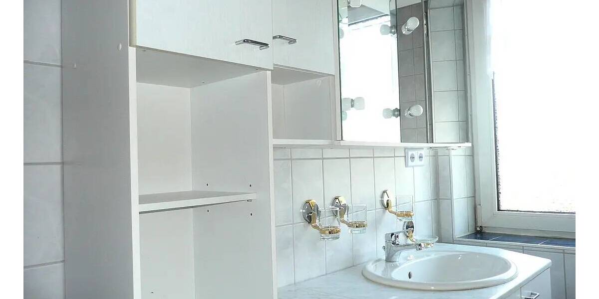 Etagenwohnung Stuttgart Bad Cannstatt - 3 Zimmer, 80 m&sup2;, 320.000&euro; | Angebot:26378384