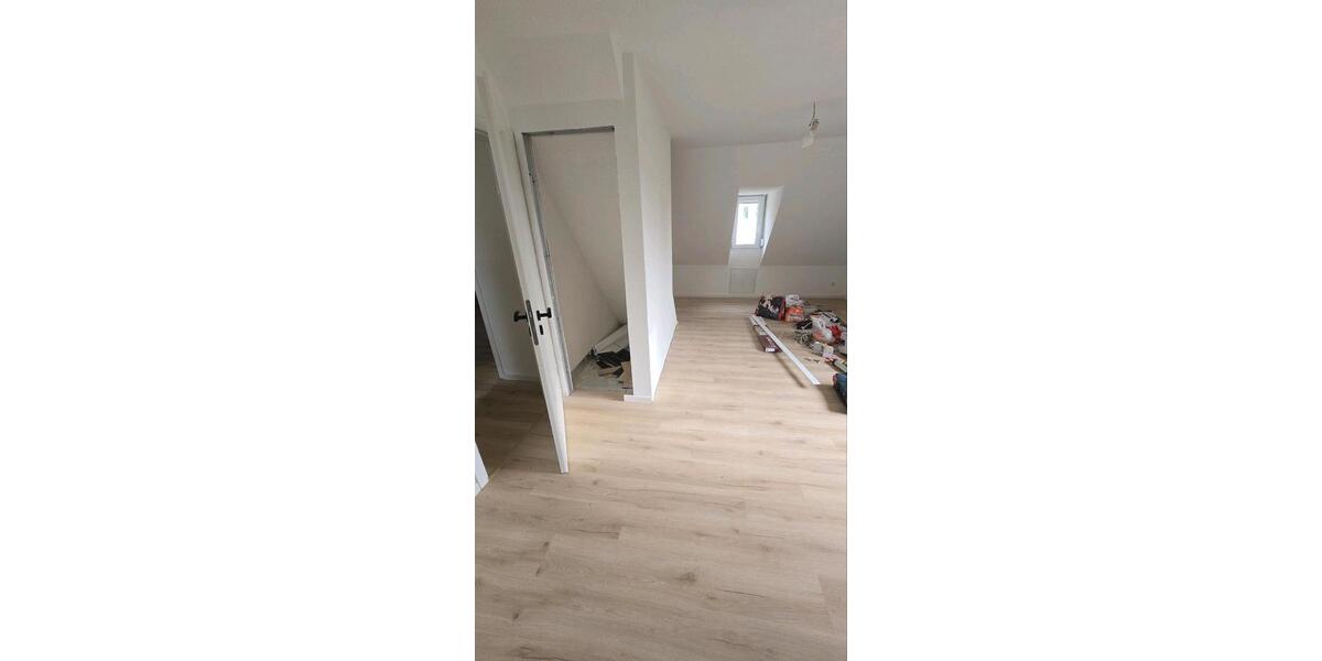 Dachgeschoßwohnung Ludwigsburg Oßweil - 4 Zimmer, 110 m&sup2;, 1.400&euro; | Angebot:26342825