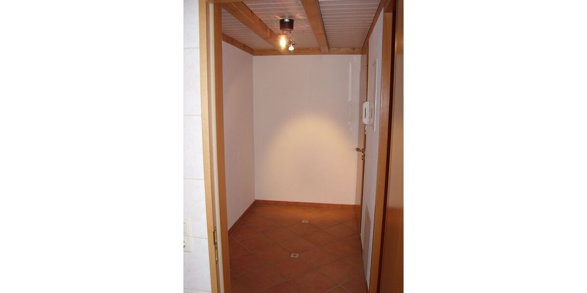 2,5-Zimmer-Wohnung, frei ab 1.8.2026, ca. 73 m² im 5-Familien-Holzhaus, Bj. 1997, zu verkaufenu - Appartement Leonberg | Angebot:26975010