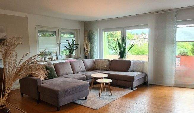 Außergewöhnliches Wohnambiente! Terrassenwohnung in Dreifamilienhaus mit Doppelgarage! 4 zimmer