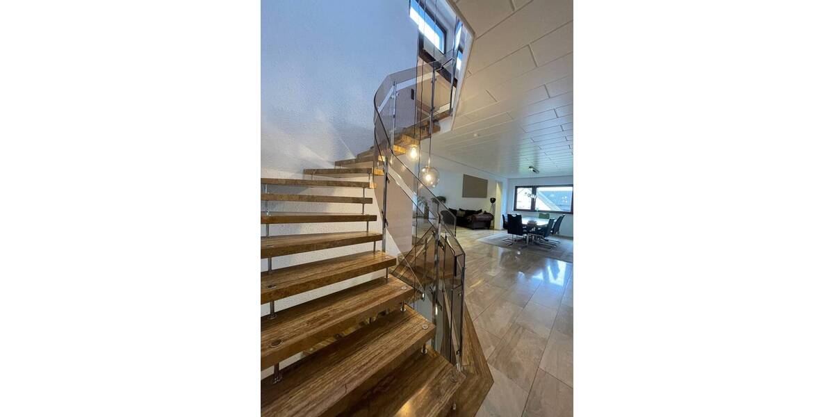 Einfamilienhaus mit wunderschönem großem Grundstück und 2 Einliegerwohnungen 1 zimmer