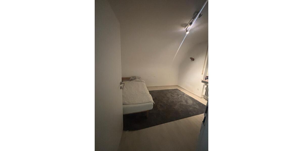 Dachgeschoßwohnung Leinfelden-Echterdingen Echterdingen - 1 Zimmer, 12 m&sup2;, 400&euro; | Angebot:26238392