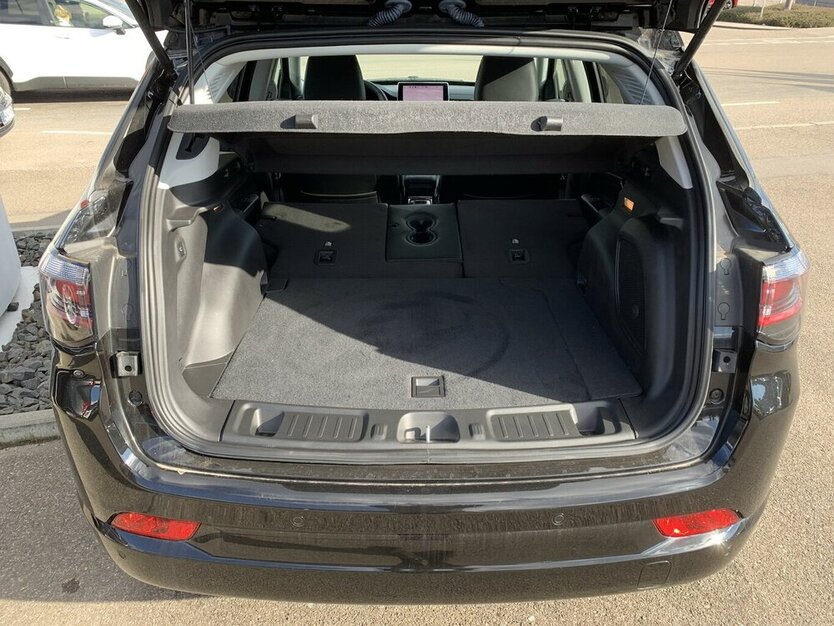 Jeep Compass 1.3 T4 4xe PLUG-IN HYBRID Automatik S 6.500 km 39.900 € Backnang, 71522