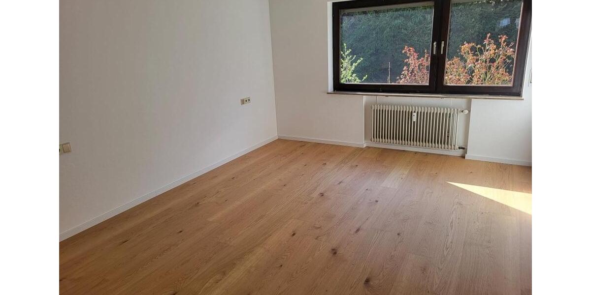 Erdgeschoßwohnung Ludwigsburg - 4 Zimmer, 120 m&sup2;, 1.500&euro; | Angebot:26384402