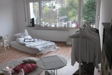 Helle 3-Zi.-Whng. mit S-Balkon, TL-Bad, zentral in LB, prov.frei 3 zimmer
