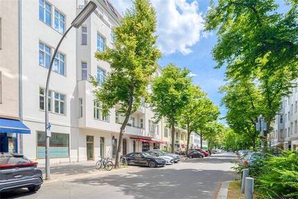 Repräsentationsräume am Savignyplatz mit breiter Schaufensterfront Am Savignyplatz: Repräsentationsr