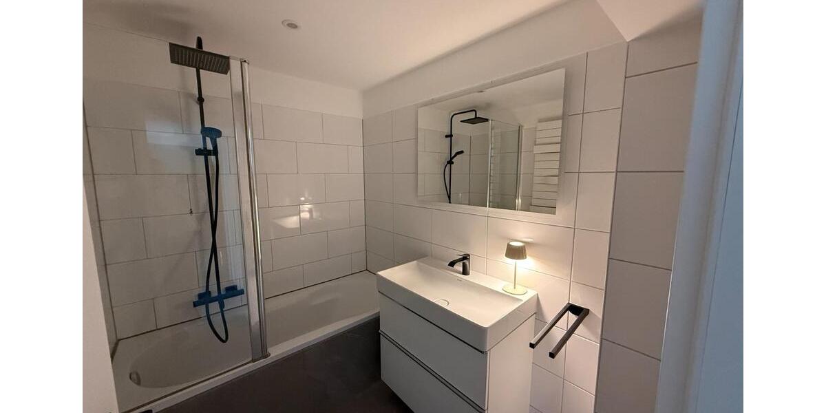 Dachgeschoßwohnung Stuttgart Mühlhausen - 4.5 Zimmer, 122 m&sup2;, 2.100&euro; | Angebot:25174546