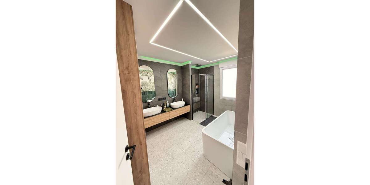 Einfamilienhaus Esslingen Brühl - 14 Zimmer, 348 m&sup2;, 1.299.000&euro; | Angebot:25470968