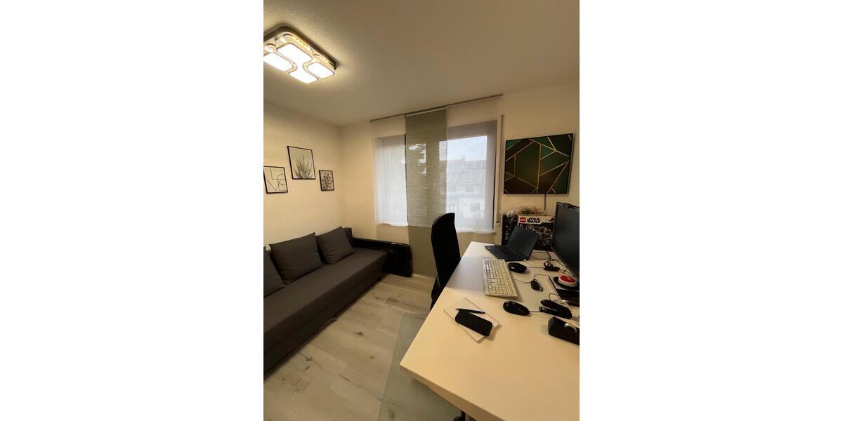 Großzügige 4,5-Zimmer Wohnung mit 4 Balkonen in Weilimdorf 4.5 zimmer