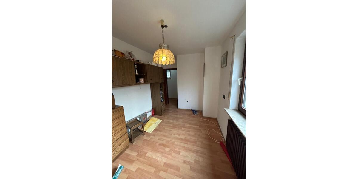 Einfamilienhaus Stuttgart Mühlhausen - 7 Zimmer, 185 m&sup2;, 650.000&euro; | Angebot:24756172