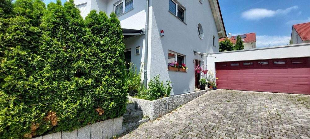 Freistehendes Einfamilienhaus mit Wellnessbereich, Einliegerwohnung und Doppelgarage in Kornwestheim 8 zimmer