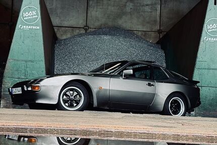 Porsche 944