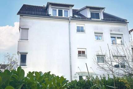 Zentral & ruhig! Freiw. 4-Zi.-DG-Whg. mit sonnigem Balkon, Aufzug, Bj. 2004, TG-Stellplatz 4 zimmer