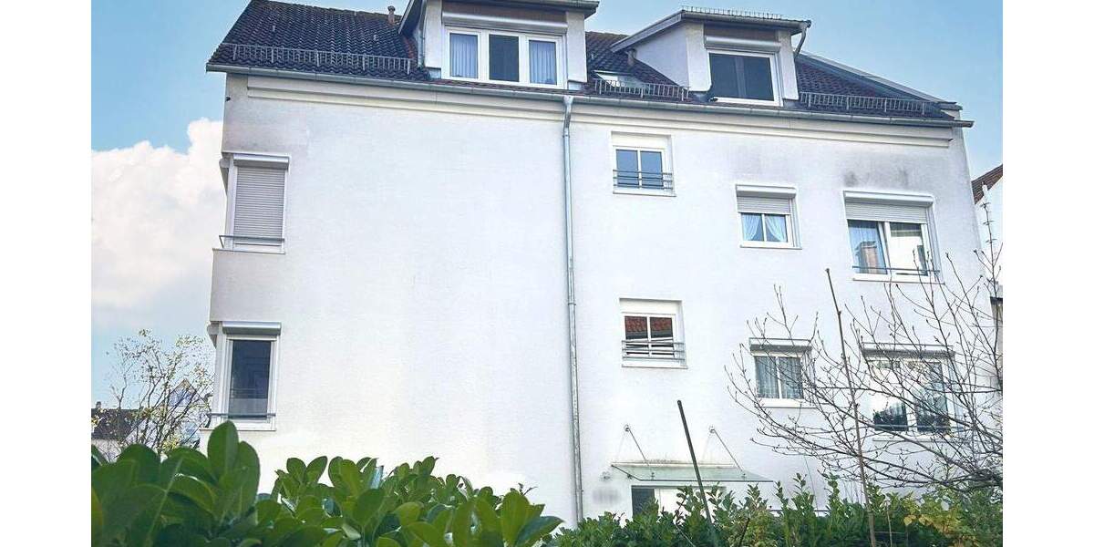 Zentral & ruhig! Freiw. 4-Zi.-DG-Whg. mit sonnigem Balkon, Aufzug, Bj. 2004, TG-Stellplatz 4 zimmer