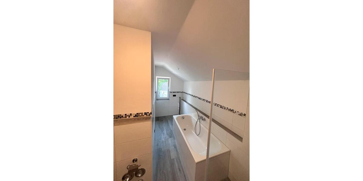 Dachgeschoßwohnung Fellbach - 4 Zimmer, 100 m&sup2;, 1.200&euro; | Angebot:26618472