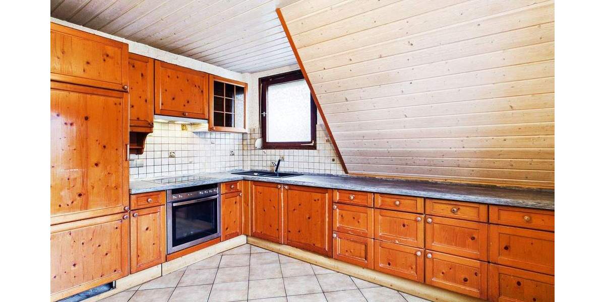 Mehrfamilienhaus, Wohnhaus Ludwigsburg Neckarweihingen - 6 Zimmer, 180 m&sup2;, 550.000&euro; | Angebot:25772242