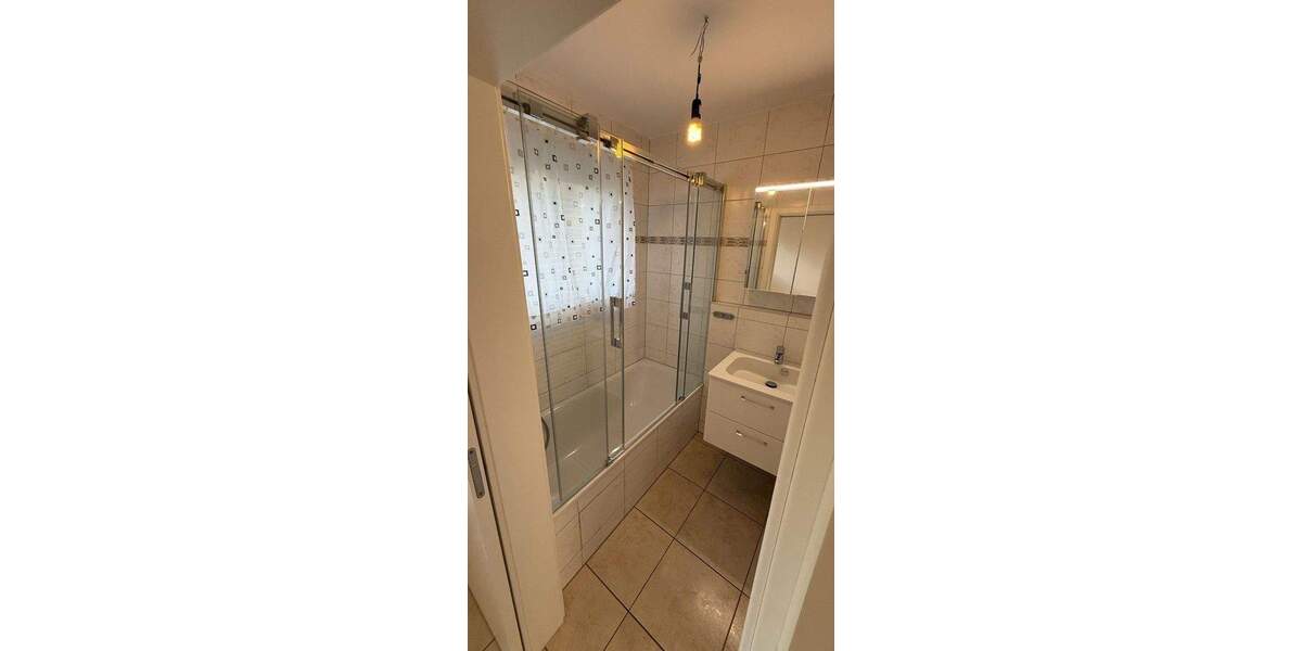 4,5-Zimmer-Wohnung Halbhöhenlage von Stuttgart, Renoviert, EBK, 2XBalkon, Stellplatz, u.m.v. 4 zimmer