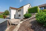 Gepflegtes Einfamilienhaus mit überdachter Terrasse und Garten