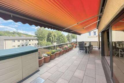 Haus zum Kaufen in Stuttgart 1.090.000 € 227.9 m² 5 zimmer