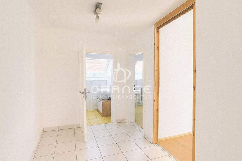 ** HELLE ZWEIZIMMER DACHGESCHOSS WOHNUNG ** - MIT BALKON IN BEGEHRTER LAGE IN STUTTGART-VAIHINGEN - 2 zimmer