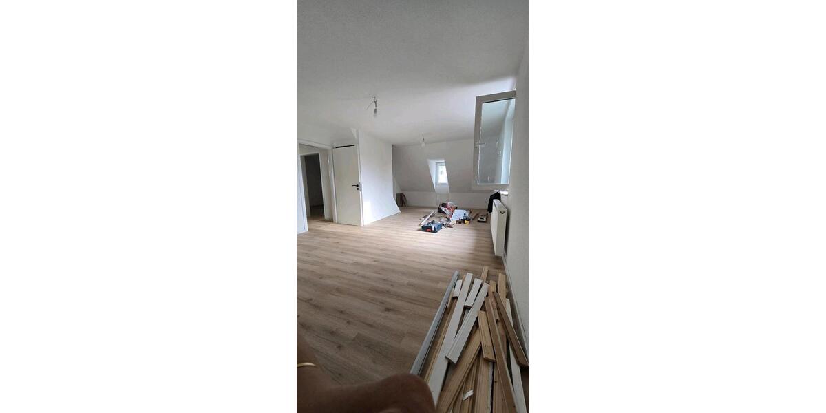 Dachgeschoßwohnung Ludwigsburg Oßweil - 4 Zimmer, 110 m&sup2;, 1.400&euro; | Angebot:26342825
