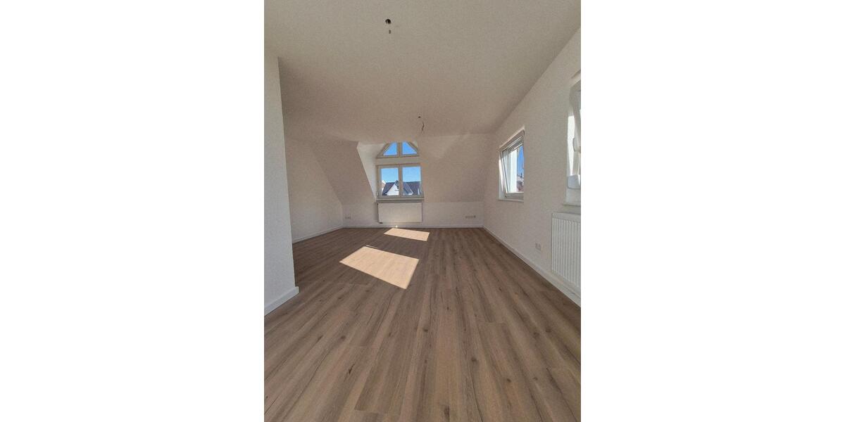 Dachgeschoßwohnung Stuttgart Luginsland - 2 Zimmer, 68 m&sup2;, 850&euro; | Angebot:26348636