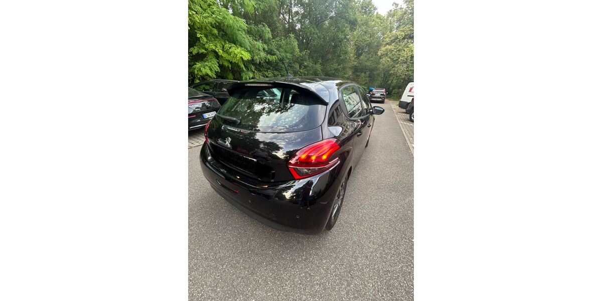 Peugeot 208 117.000 km 7.490 &euro; Stuttgart 70378