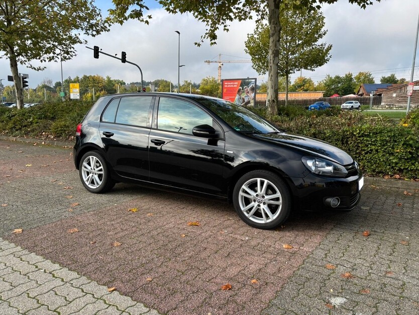 VW Golf 101.937 km 7.500 € Leinfelden-Echterdingen 70771